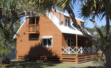 Aloha Amity Holiday House, North Stradbroke Island - Straddie Sales & Rentals