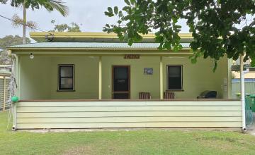 Salty's Holiday House, North Stradbroke Island - Straddie Sales & Rentals